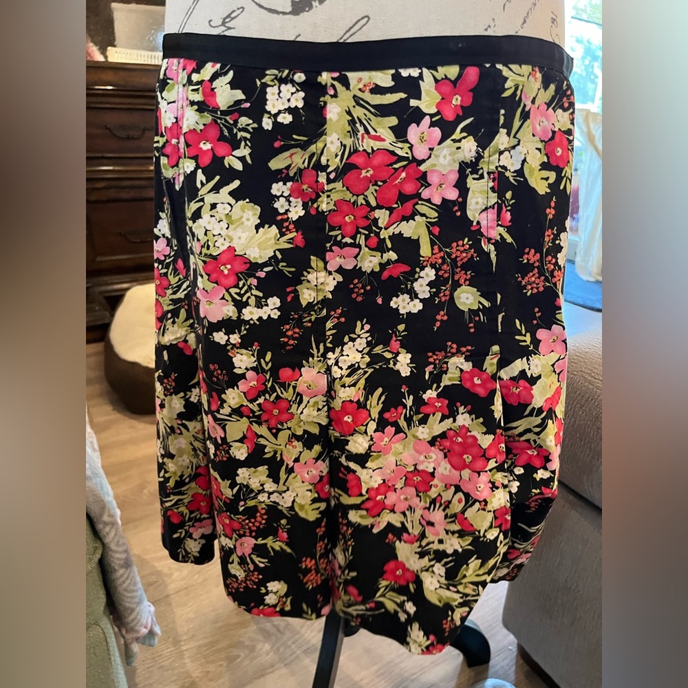 Size 14p beautiful flower skirt great shape #11